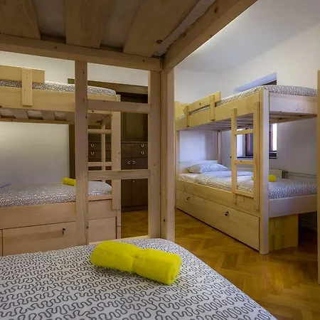 Auberge de jeunesse 1a Adventure *