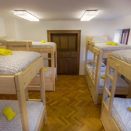 1a Adventure Hostel *